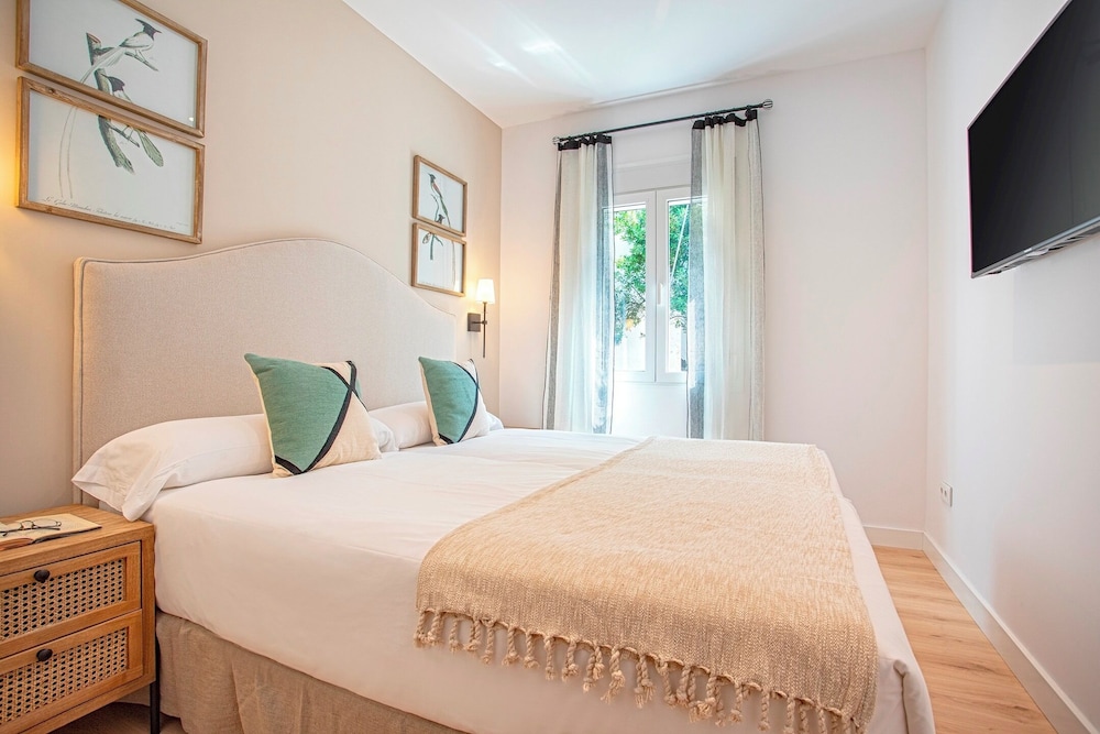Spectacular 3BD Apartment in Santa Cruz Neighborhood Aire I