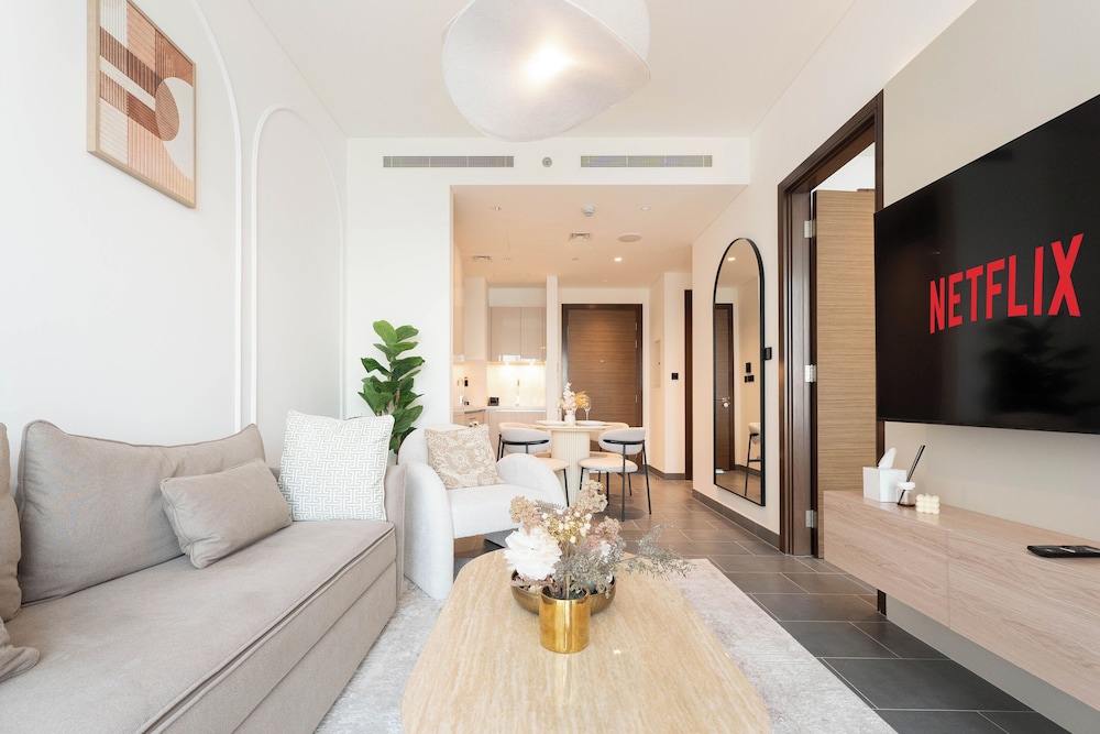 Chic 1BR Apartment - The Crest Dubai