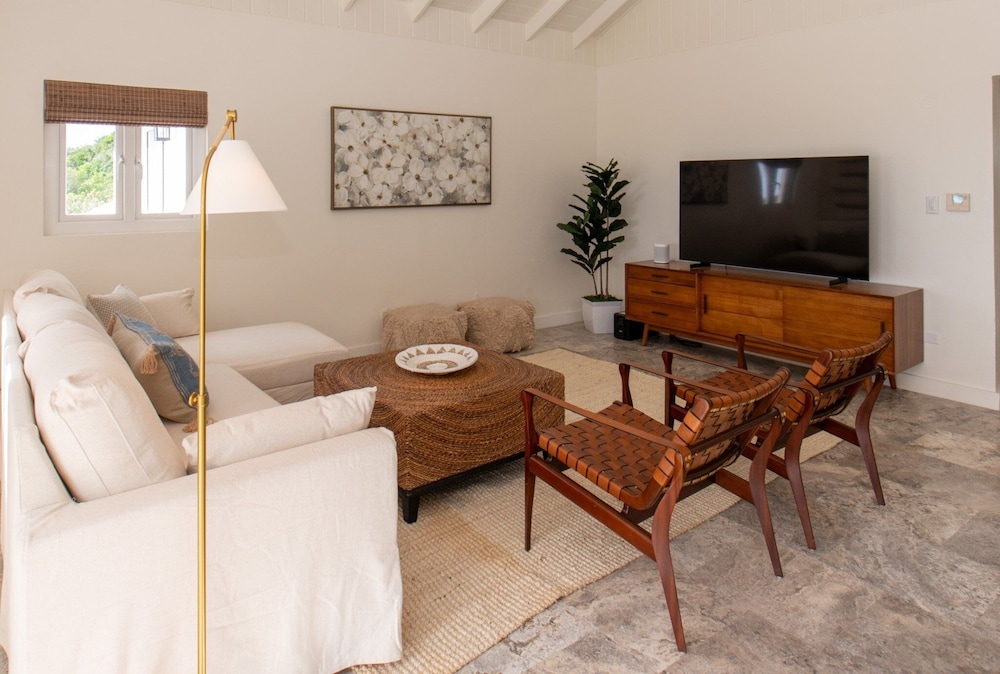 Seaesta - Brand New Estate W/pool & Private Backyard Beach 6 Bedroom Home