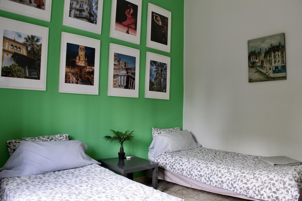 Cheerful 6 Bedroom House in Seville With Terraces