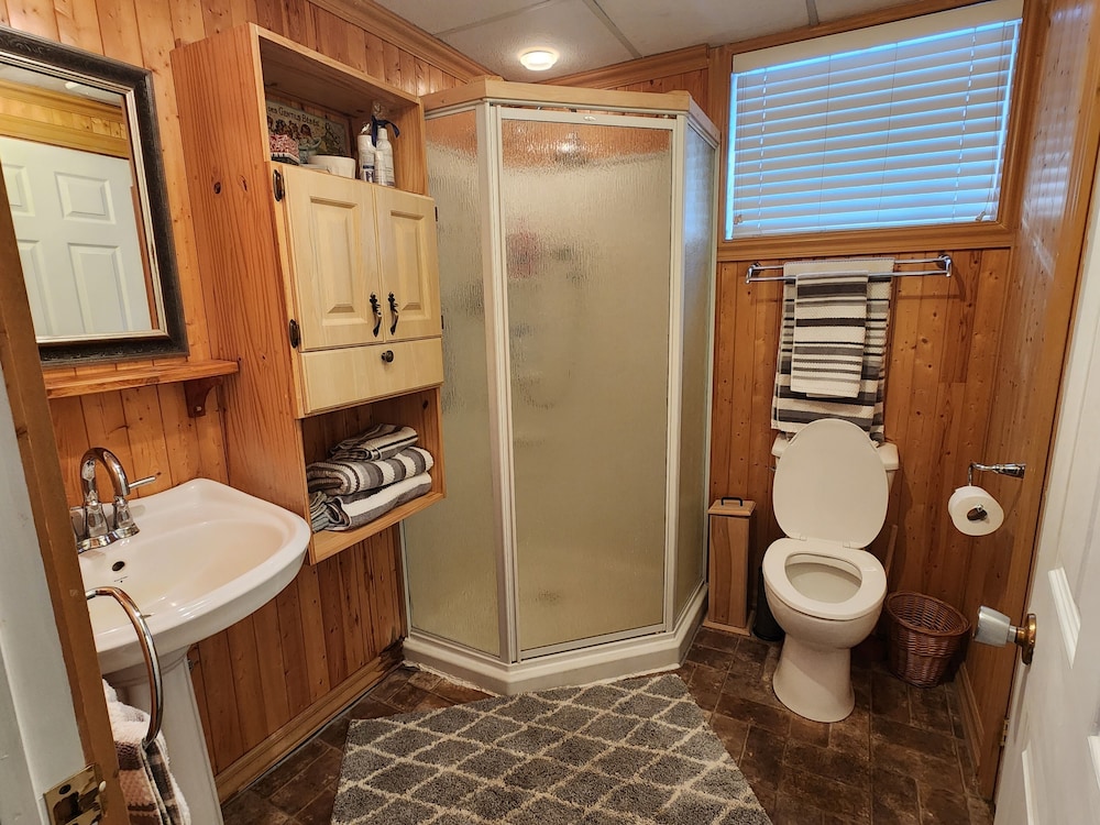 Saguenay-lac-saint-jean Getaway 3-bedroom Holiday Cottage With Garden View