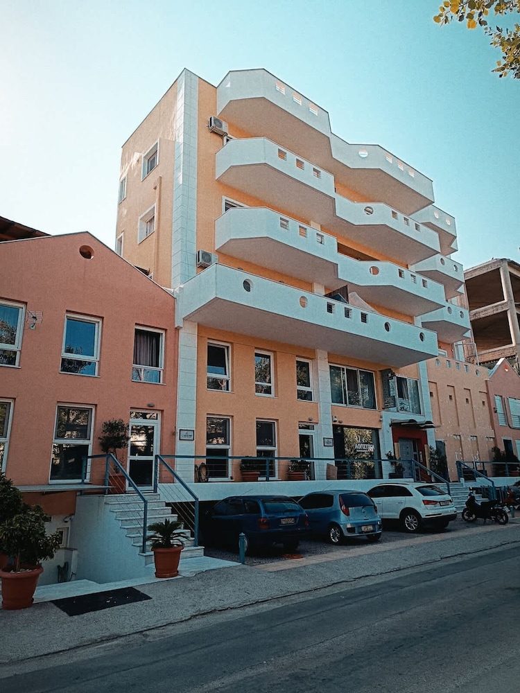 Arethousa Urban View - Chalkida s Cozy Nest