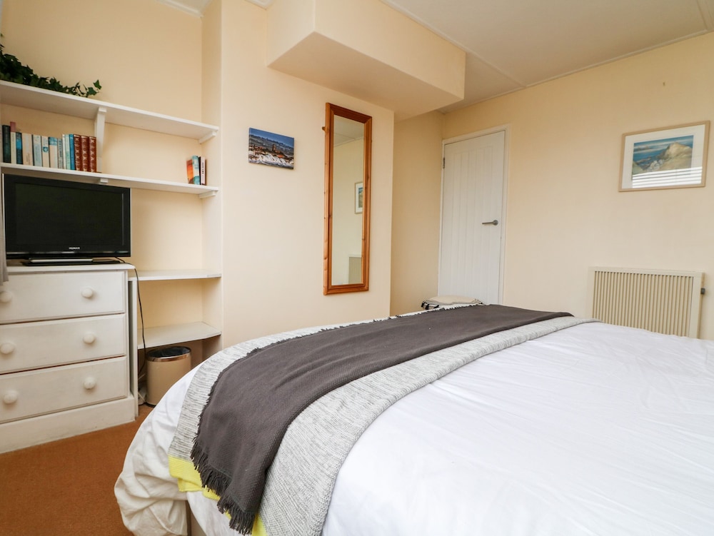 Wootton Gray view 5