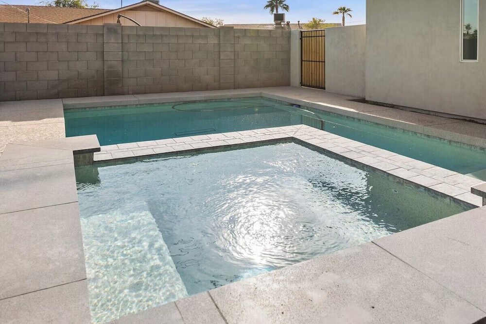 Desert Dream- Retreat with Heated Pool