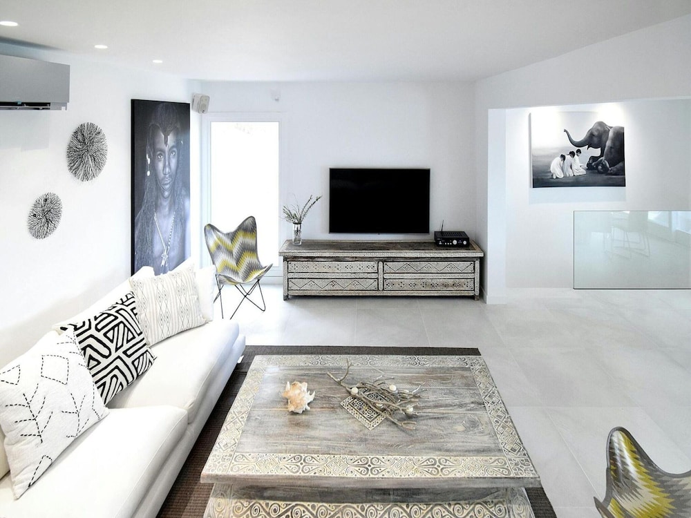 Magnificent Villa With Heated Pool