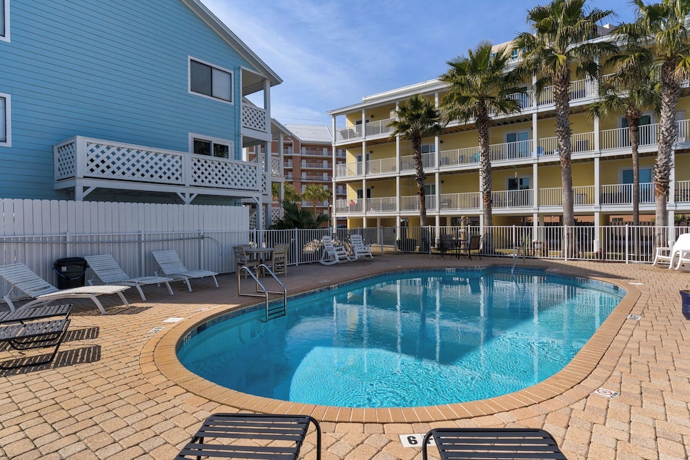Sand Castles West A4: Steps to Beach, Pools, Private Balcony & More!