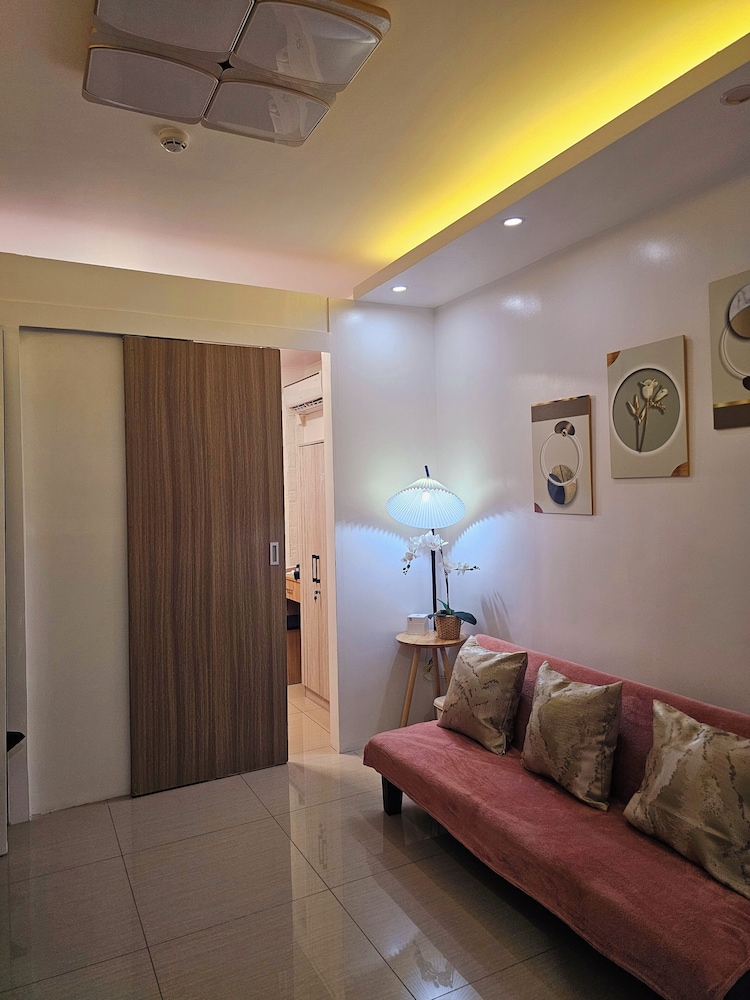 Hannah Crib at Shore Residences