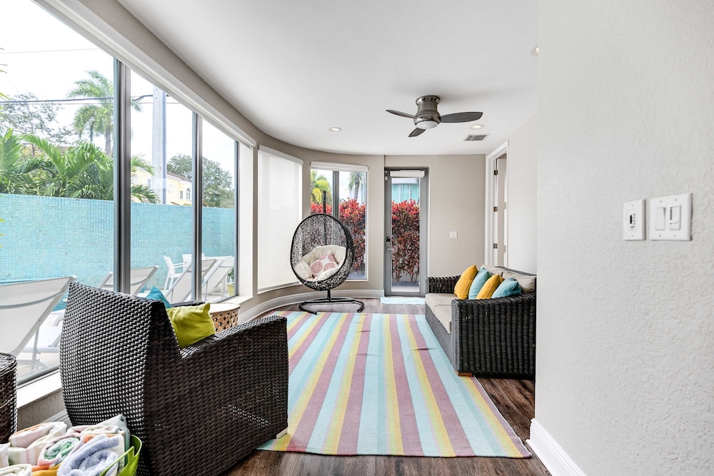 NEW 3-story Townhome With Pool Room Expansive Balcony Seconds Away From Las Olas