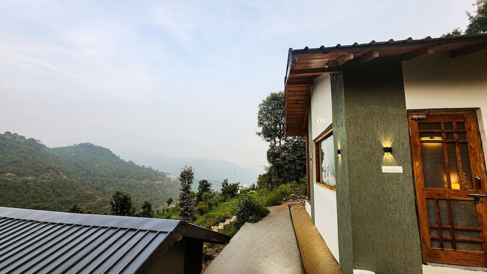 LiveAway Mukteshwar by PACK
