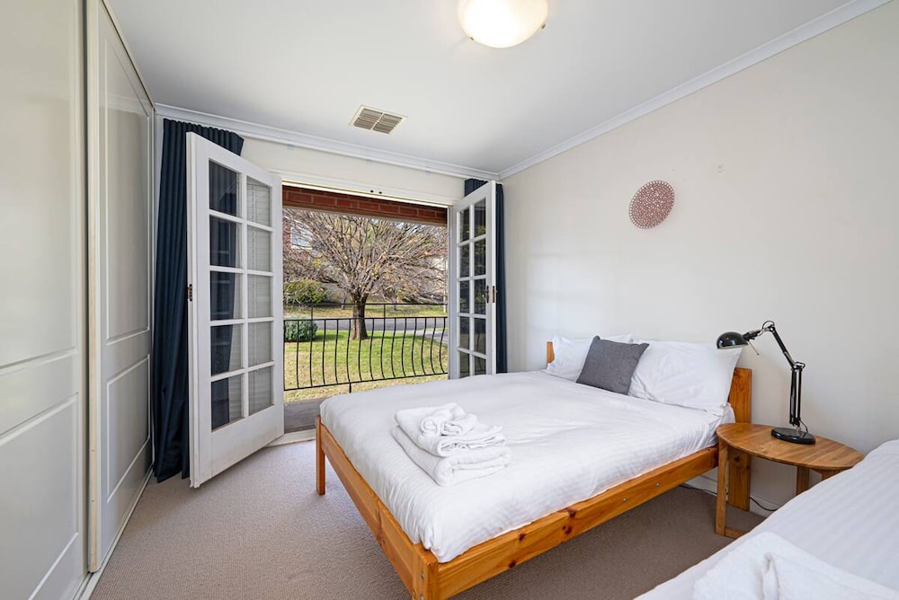 Cityscape Charm in Wattle Park