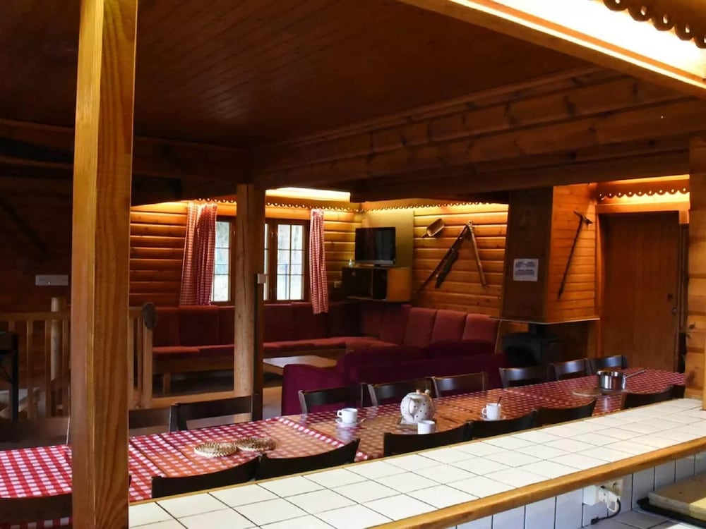 Spacious 8-bedroom Chalet