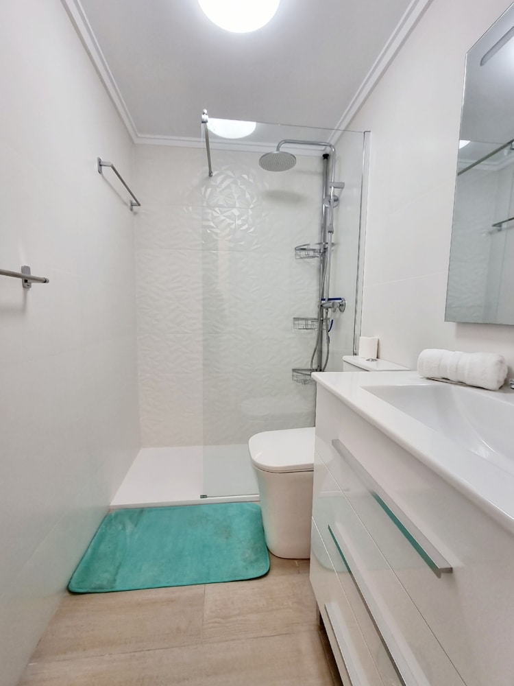 Modern and Cozy Apartment Just Steps From Los Locos Beach