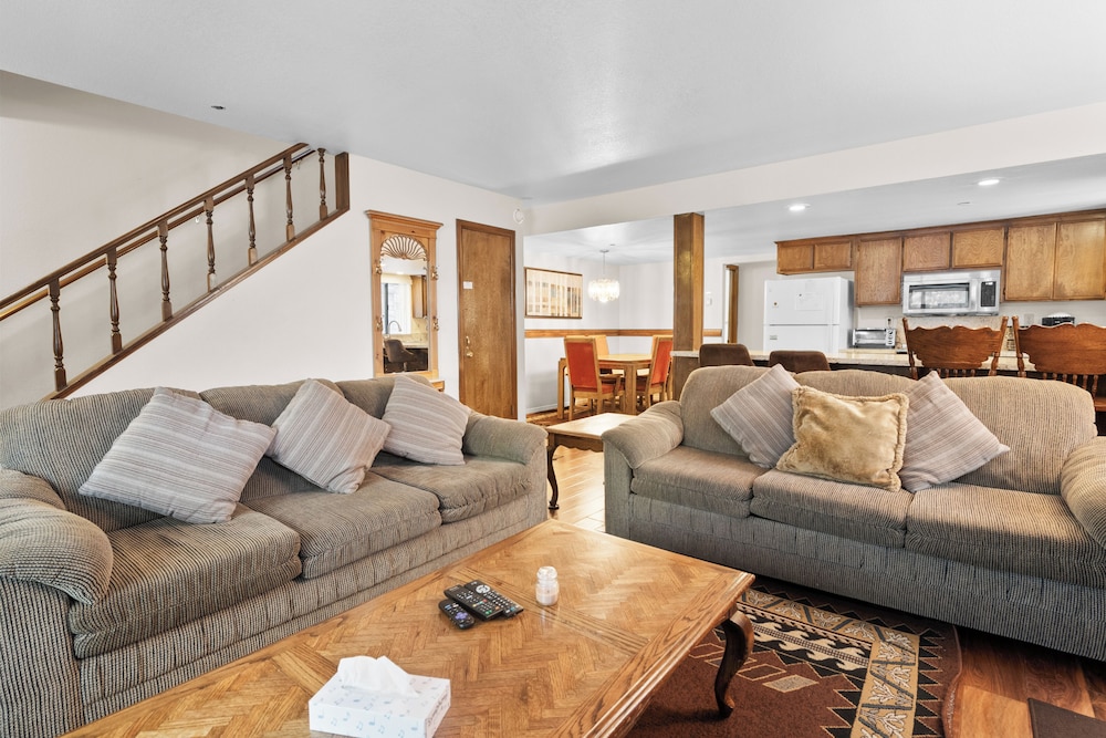 Summit X-ross Roads Condo