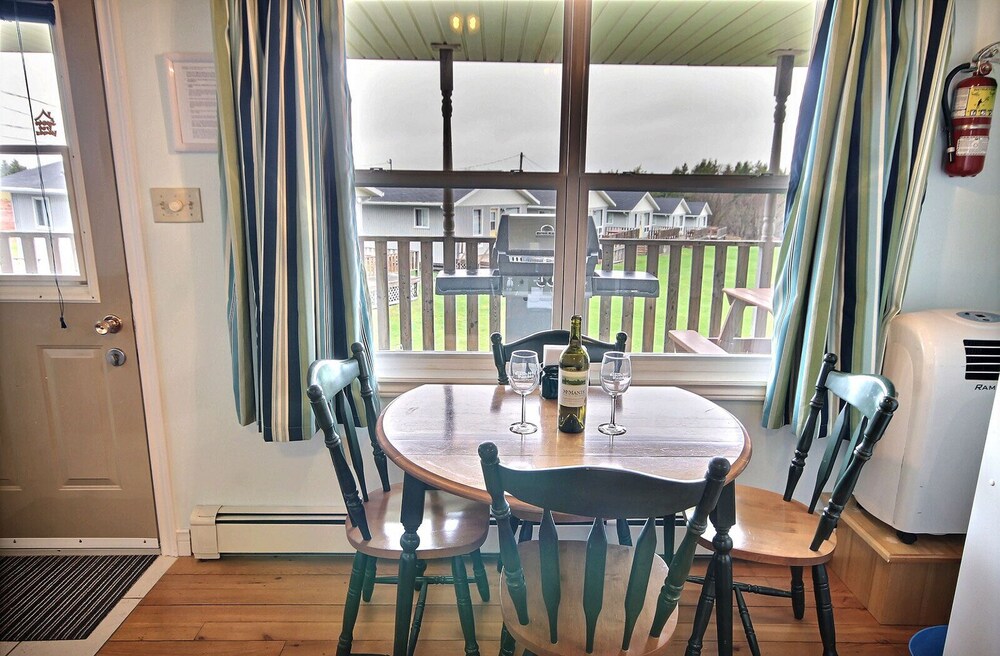 Cavendish Bosom Buddies Cottage Resort - Image 5