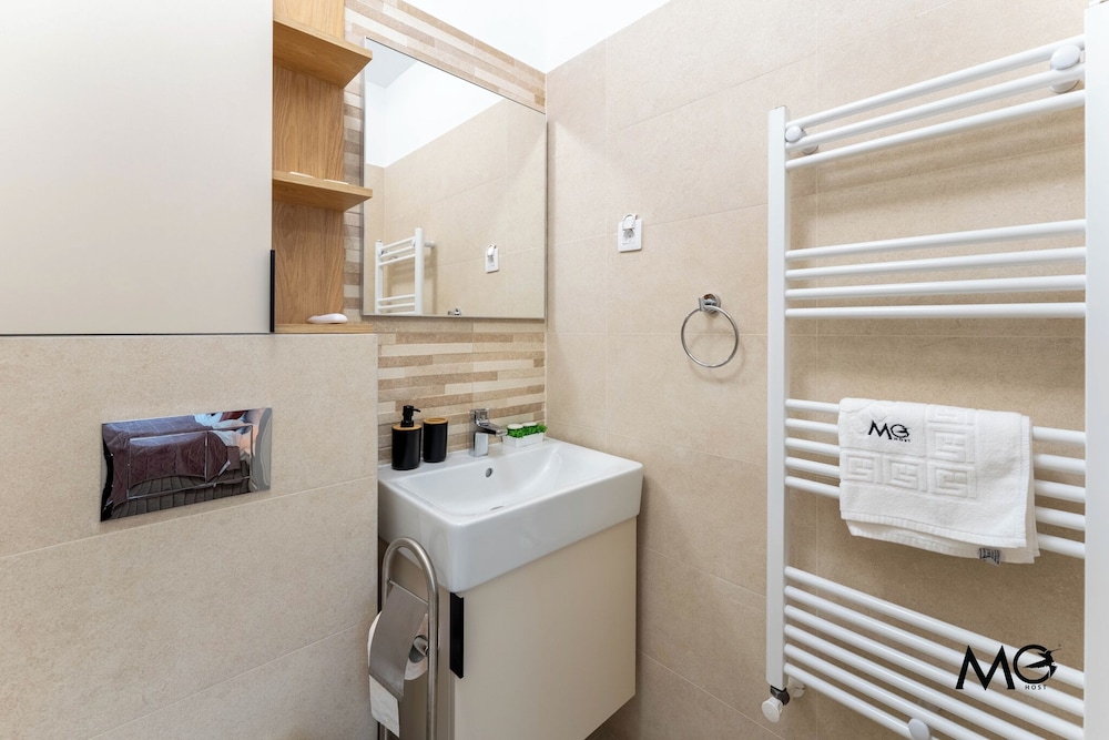 MoHost Sabina - Luxury with Balcony