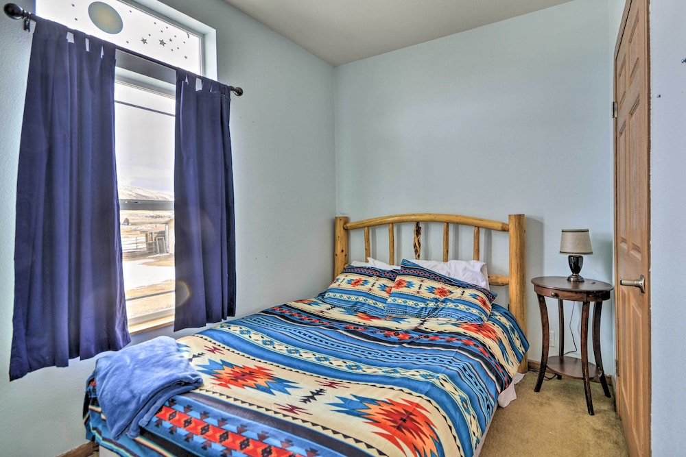 Charming Cody Vacation Home w/ Mtn Views! view 5