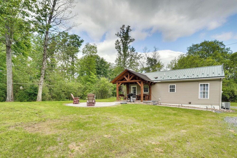 Fish, Hunt & Hike: Pet-friendly Home in Allenwood