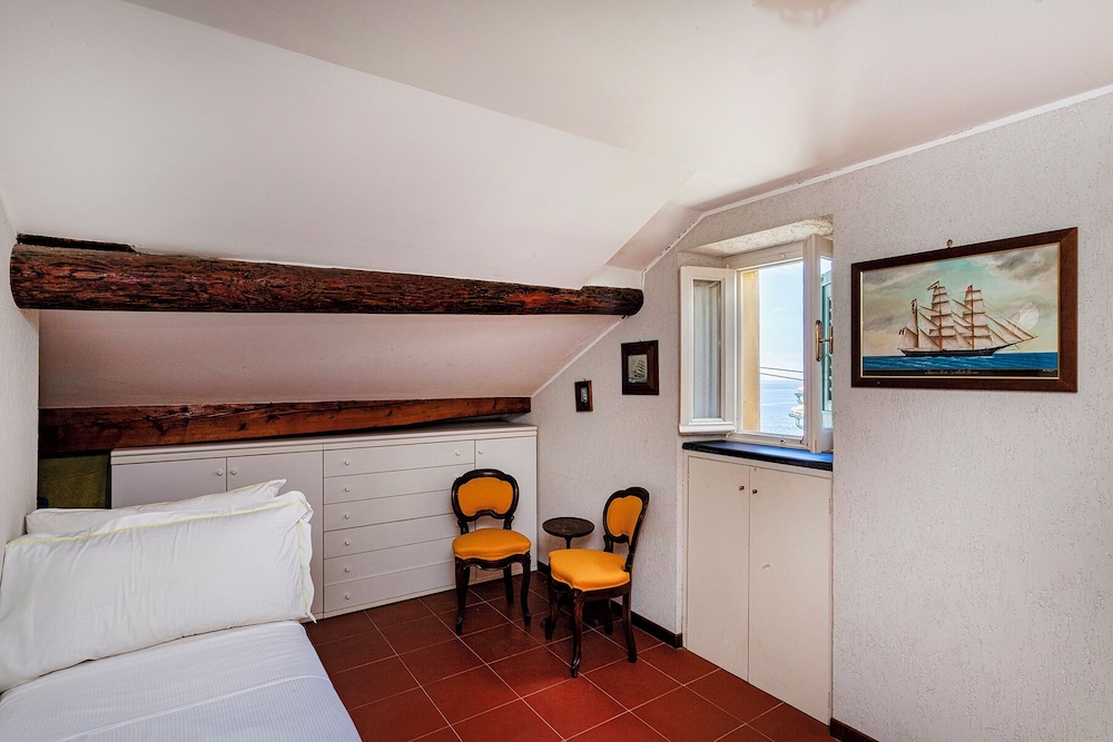 Seaview Apartment near the Castle