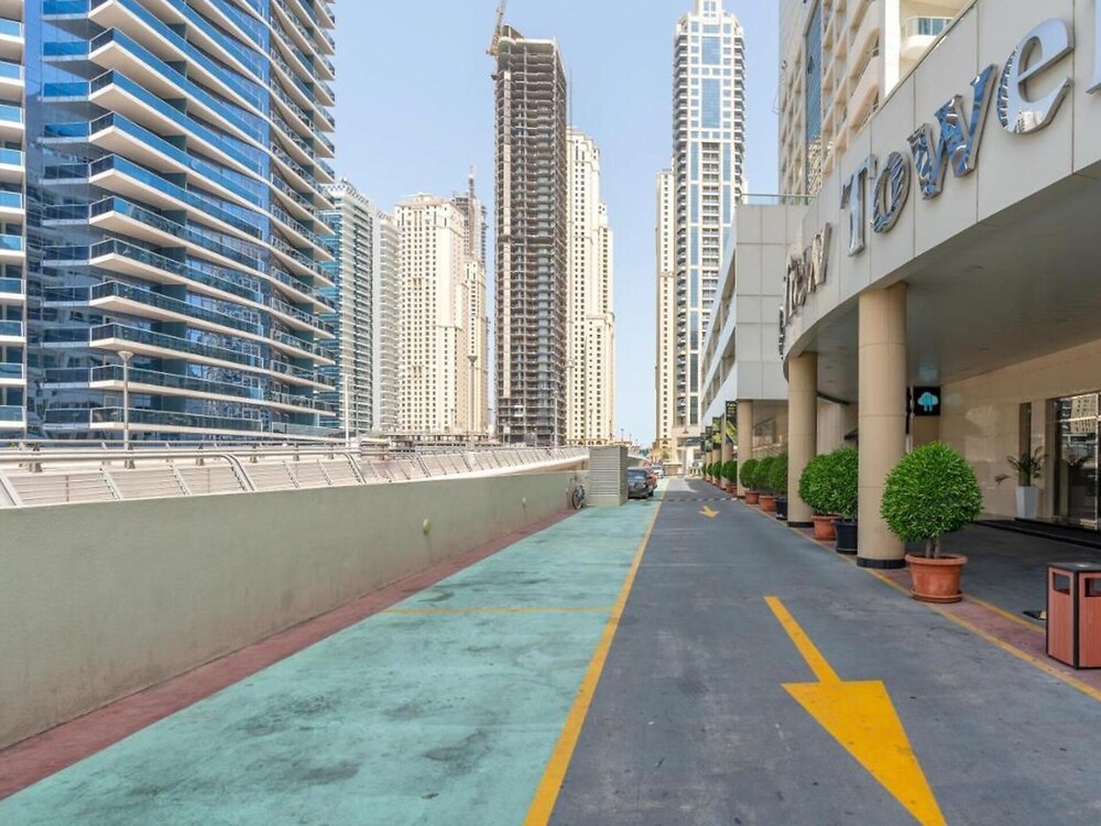 Sweeping Marina View Studio Near the Metro Station