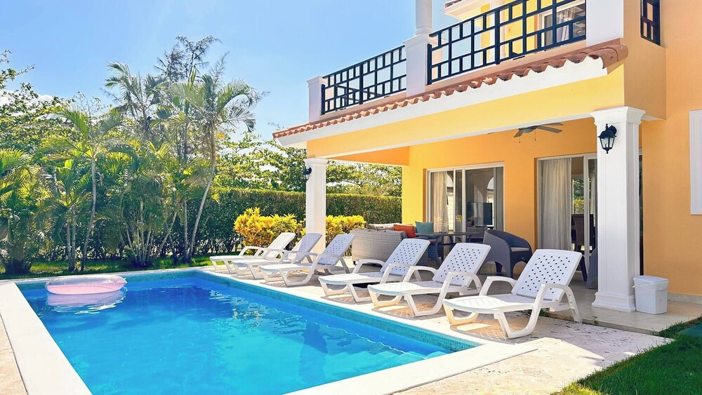 Villa With Pool in Santa Fe