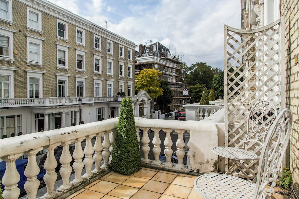 Harcourt Terrace II by Onefinestay