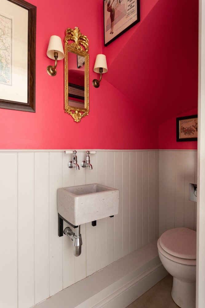 Royal Crescent Mews by Onefinestay