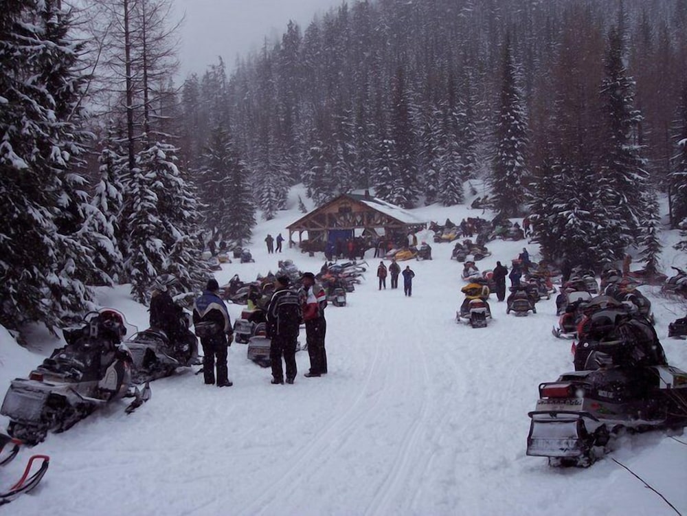 Lakeside Resort and Motel