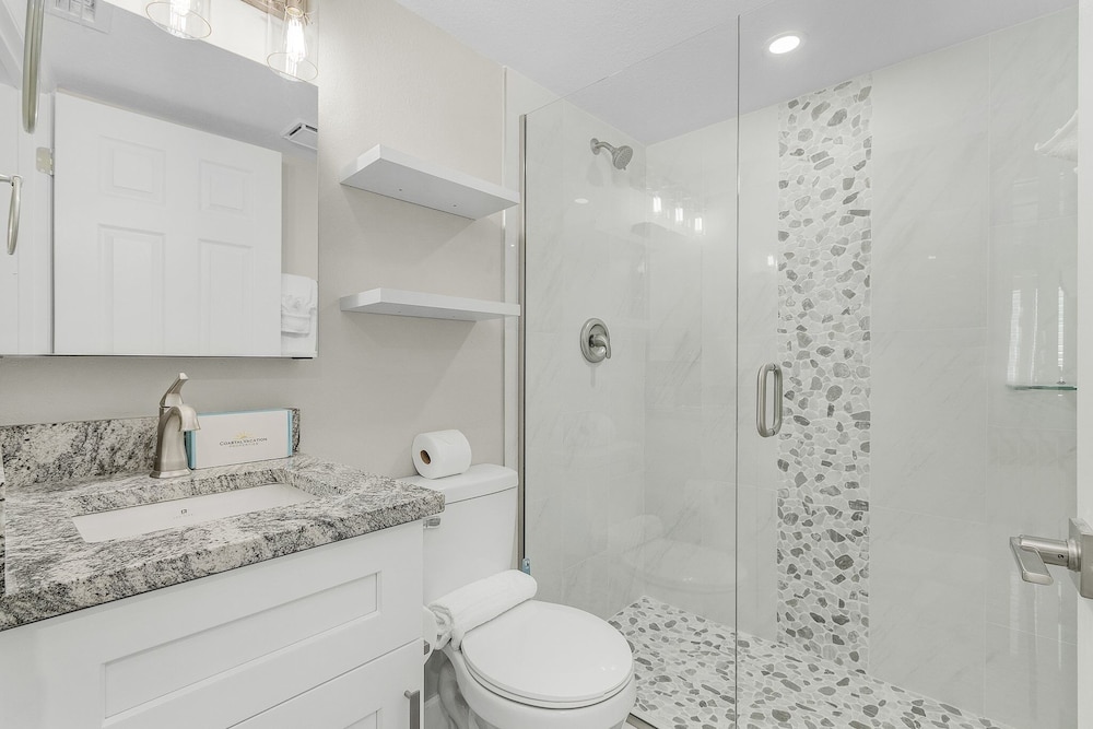 Seaside 101: Oceanview 2br/2ba Condo With Pool, Steps To Beach 2 Bedroom Condo