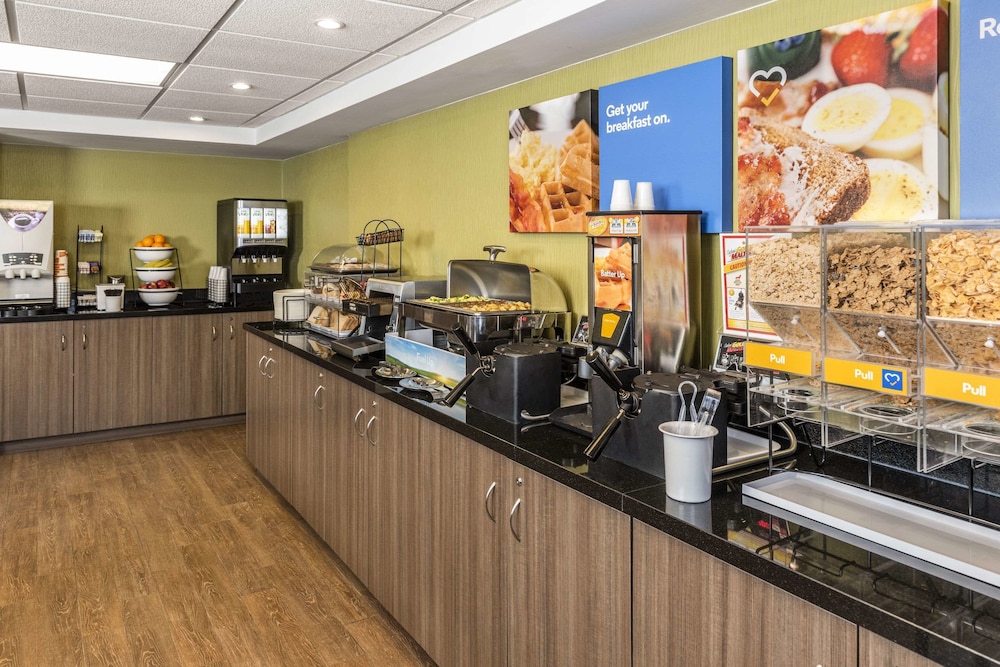 Fredericton Vacations - Comfort Inn - Property Image 1
