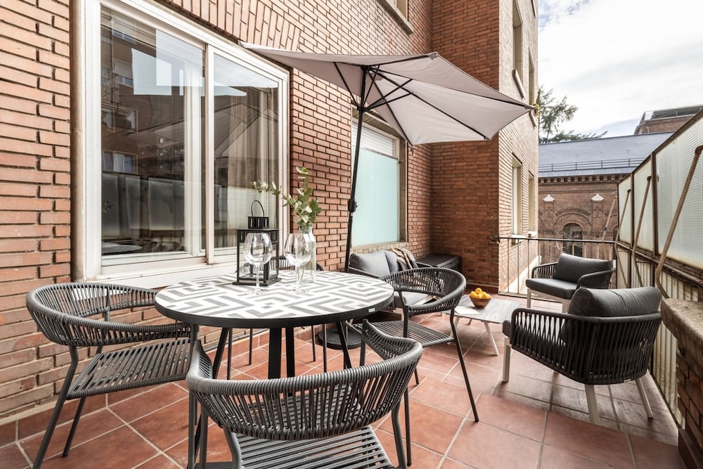 Real - 3 Bedroom and Terrace in Almagro