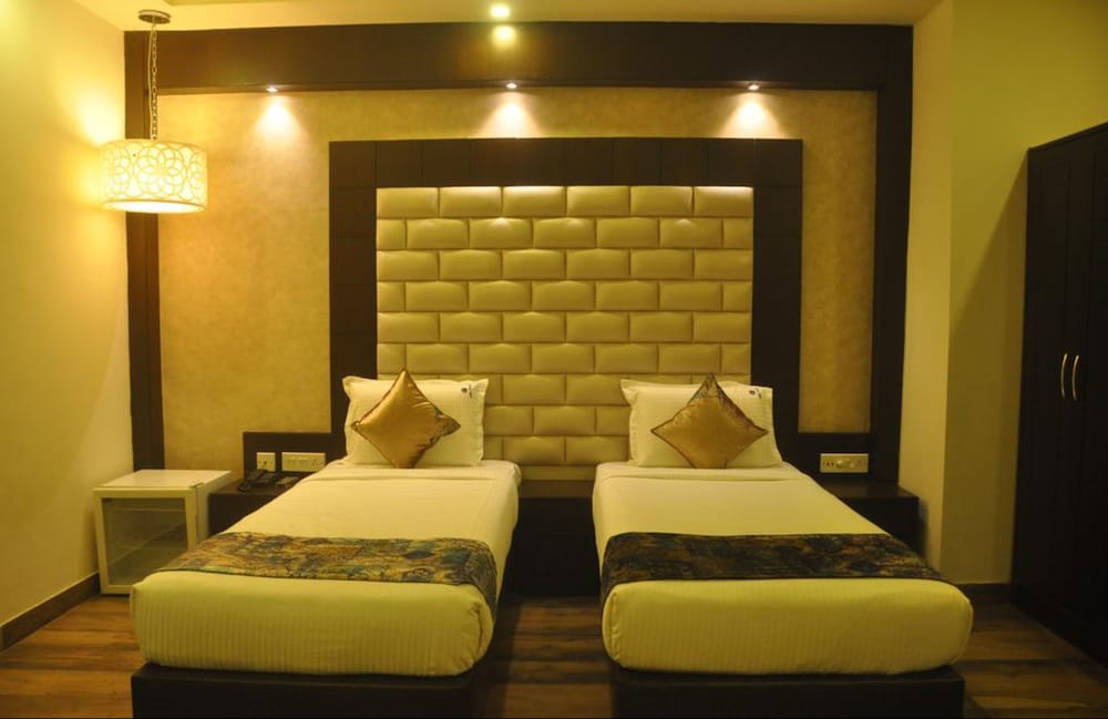 Hotel Ivory Inn
