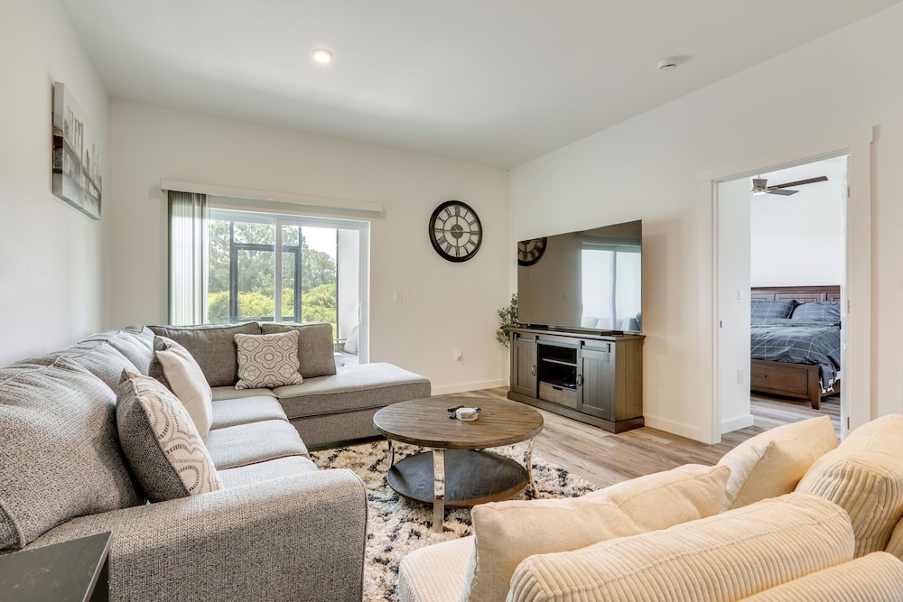 Lehigh Acres Family Getaway w/ Lanai + Golf Nearby