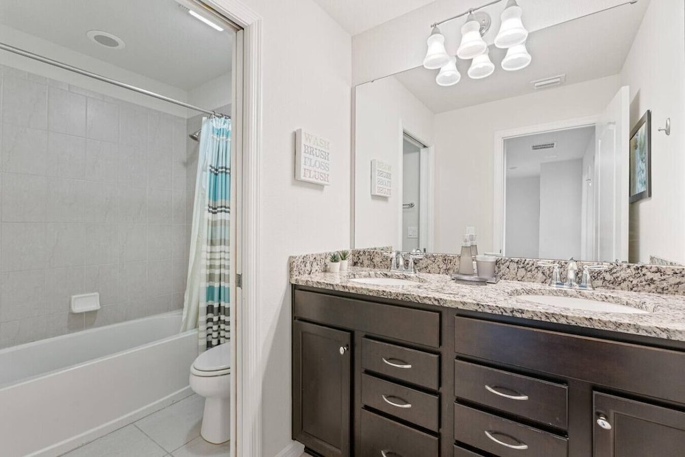 Spacious 5BR Villa w Private Pool Near Disney