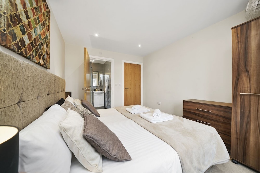 Heathrow Living Serviced Apartments by Ferndale