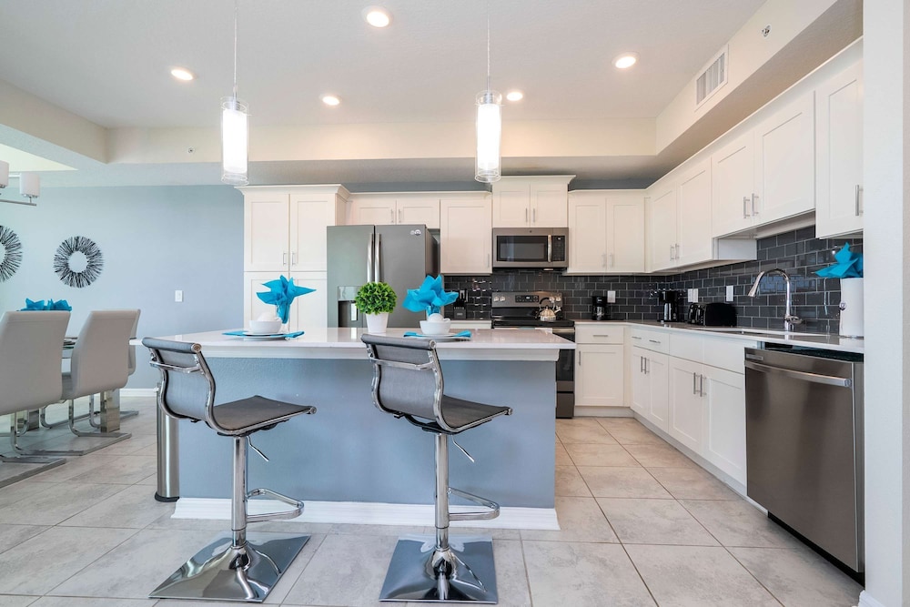 Gorgeous 2Bd Close to Disney Storey Lake Resort 303 3121