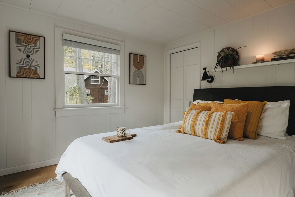 Modern Riverfront Cabin: Poconos Woodland Escape view 5