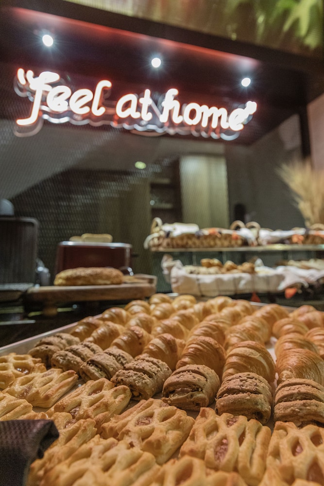 Ayramin Deluxe Hotel - Image 39