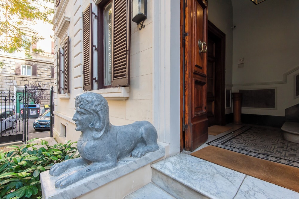 Vatican Luxury Three Bedroom Apartment photo 5
