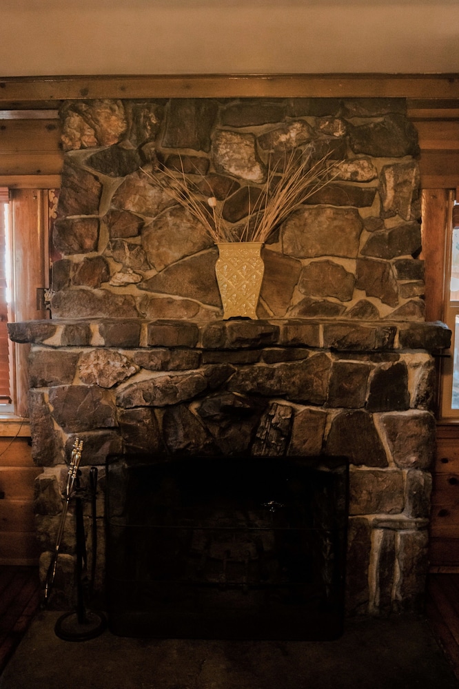 Embers Lodge and Cabins