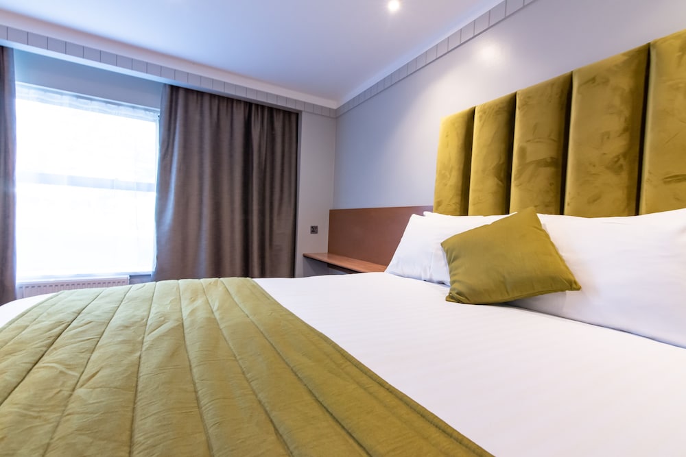 Farnham Vacations - The Hog's Back Hotel  Spa Farnham - Property Image 3