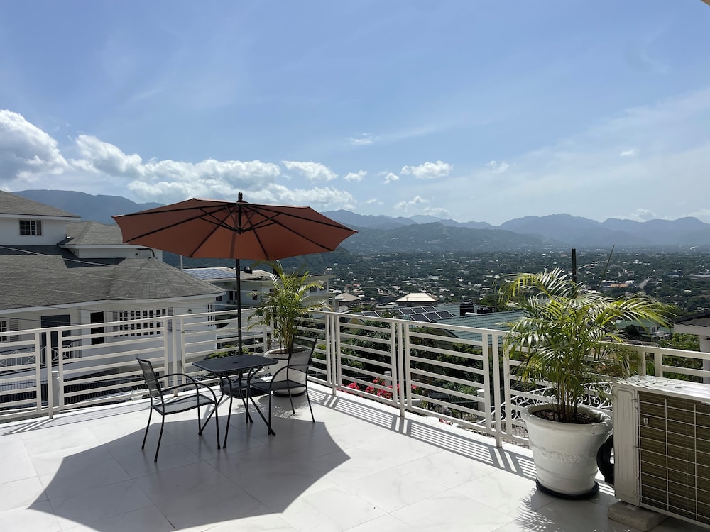 360 Rokview Suites