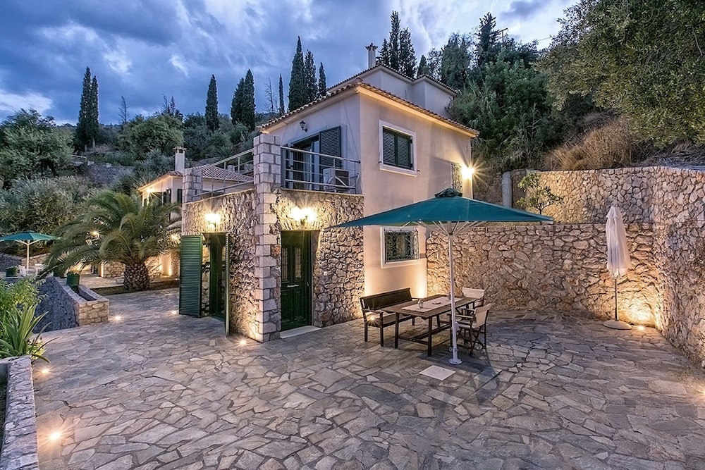 Outstanding Villas in Pera Melana near Kissakas Beach view 4