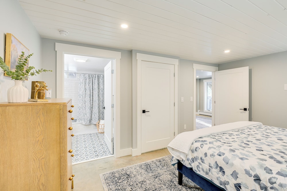Hot Tub & Boat Dock: Waterfront Maine Retreat!