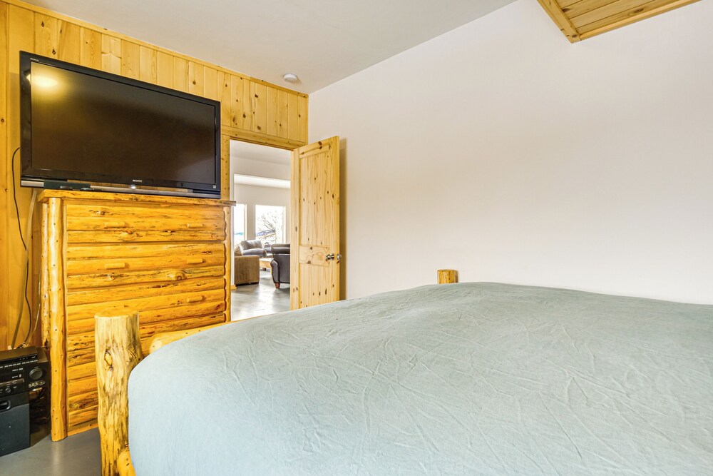 Mountain & Valley Views: Fairplay Family Home!