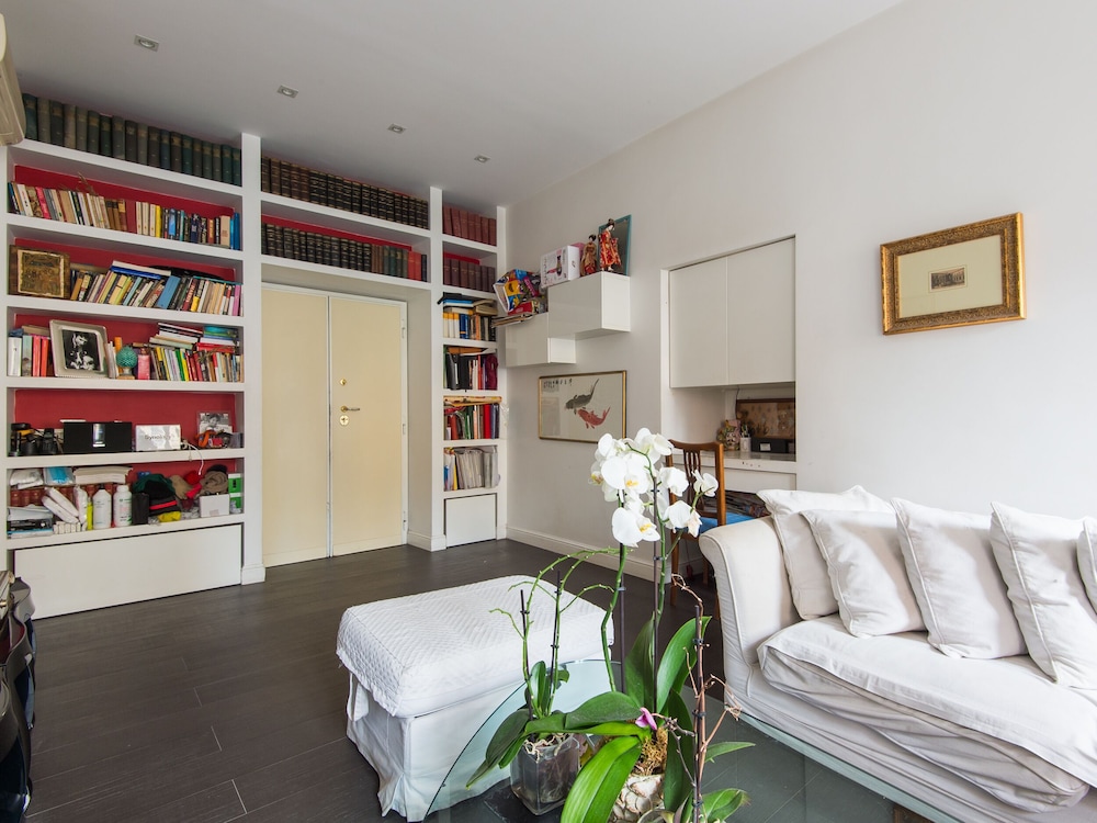 Coronari Enchanting Two Bedroom Apartment