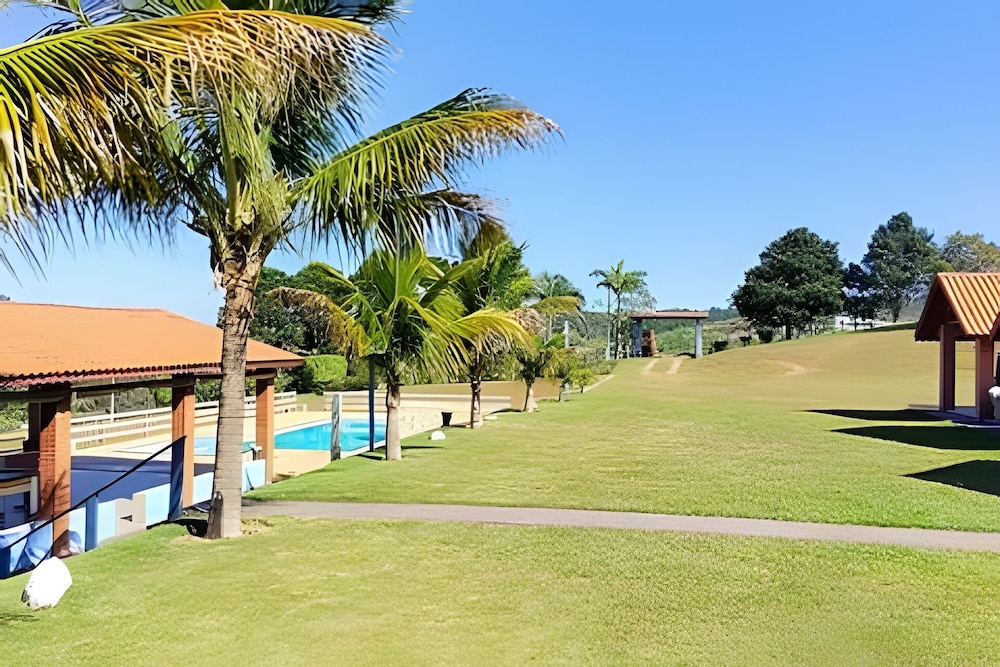 Chácara com 4 Chalés grande piscina