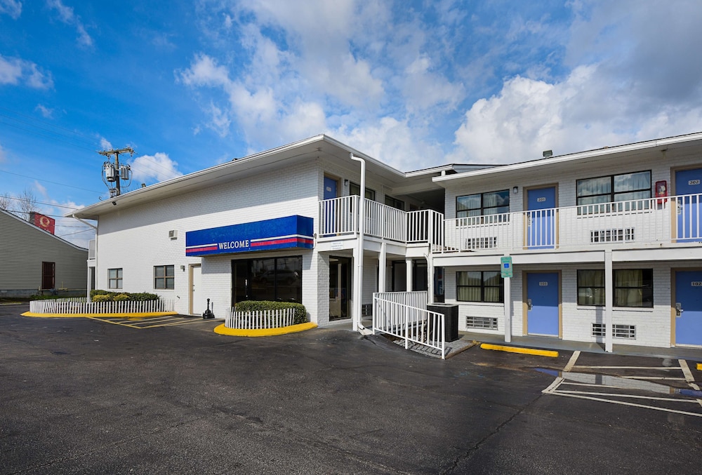 Chattanooga Vacations - Motel 6 Chattanooga, TN - Property Image 3