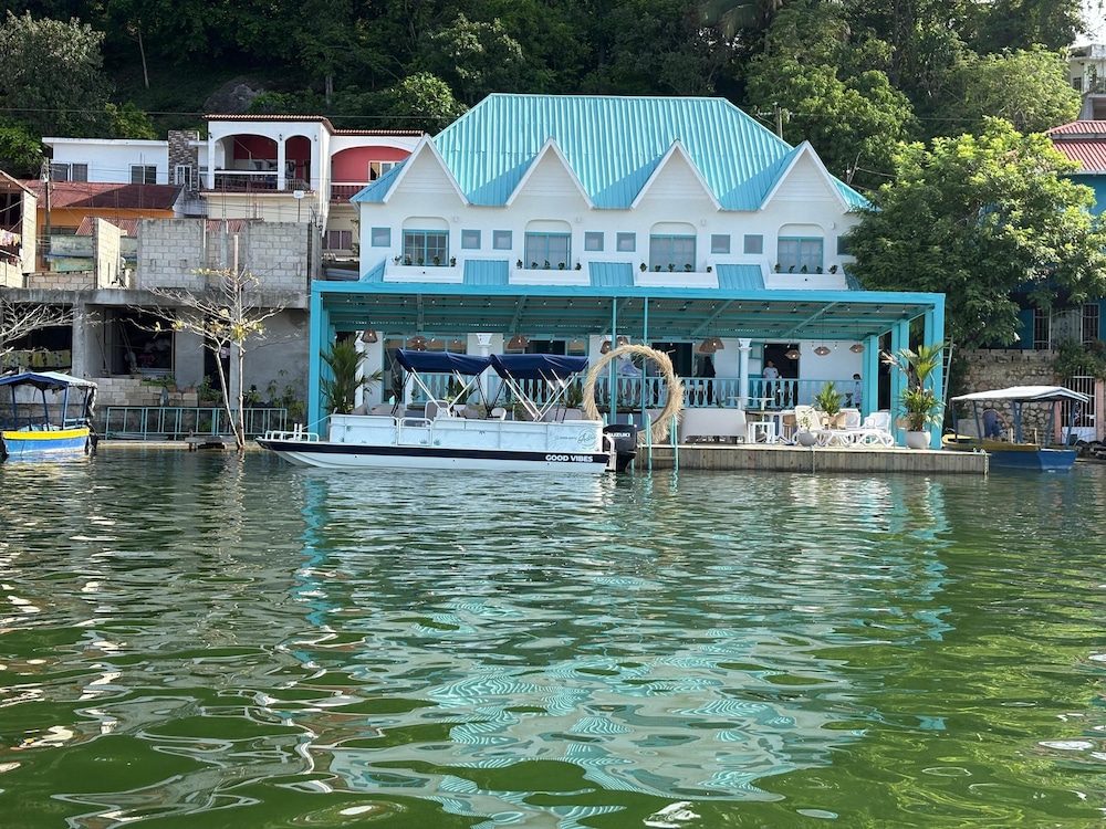Adra Hostel Peten