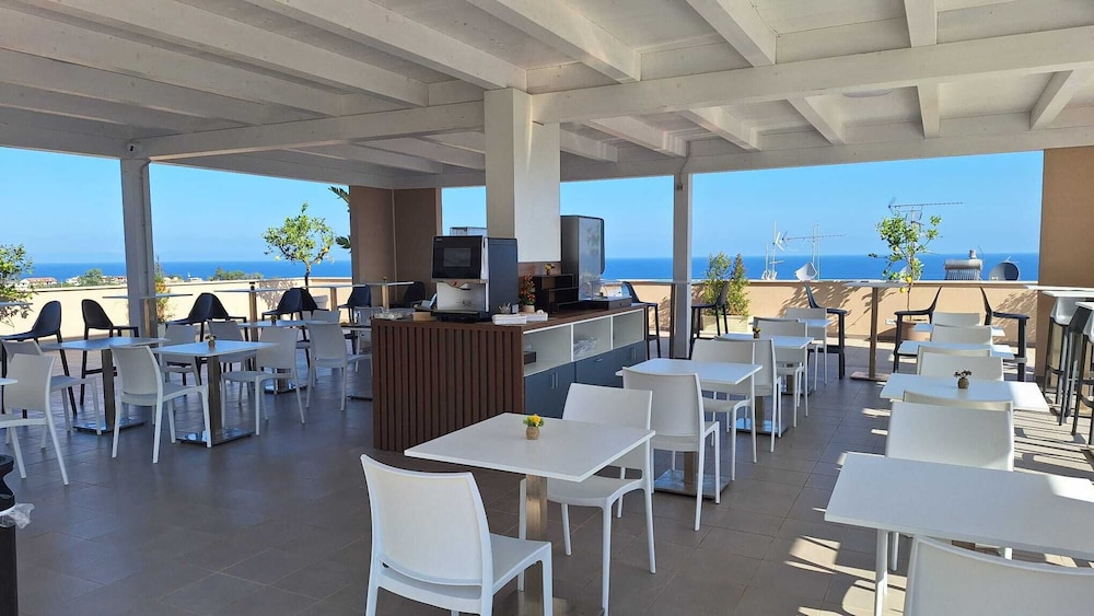 MIDDLE TOWN PALACE TROPEA