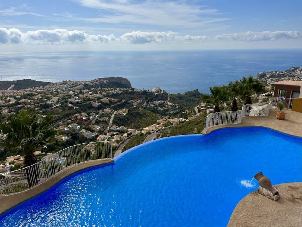 Two Bedroom Apartment With Breath-taking Views